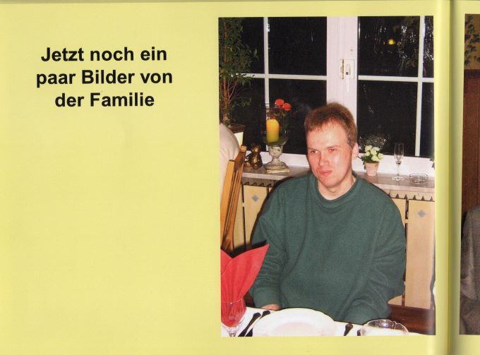 Bild von mir sitzend bei dem 90. Geburtstag meiner Oma